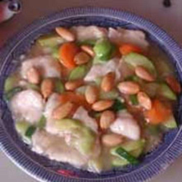 Soslu ve Bademli Tavuk