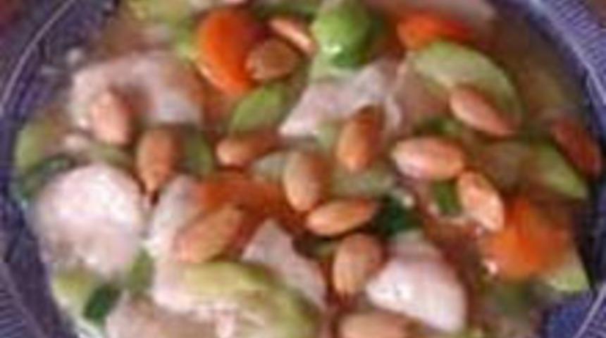 Soslu ve Bademli Tavuk