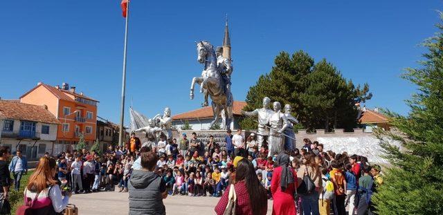 B&uuml;y&uuml;k taarruzun yaşandığı topraklara ziyaret&ccedil;i akını 2