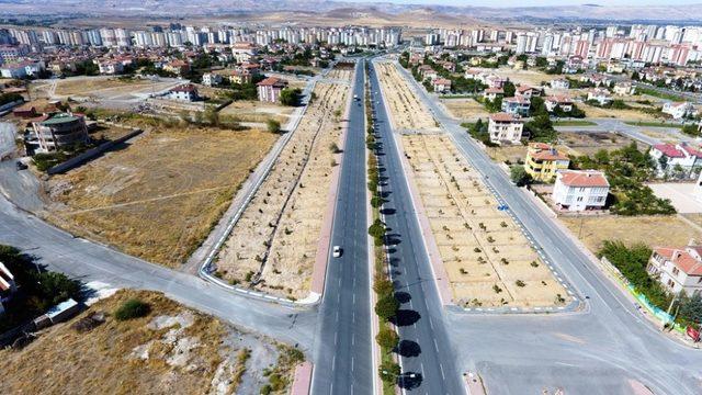 Melikgazi’de Sonbahar Ağaçlandırma ve Çimlendirme Çalışmaları