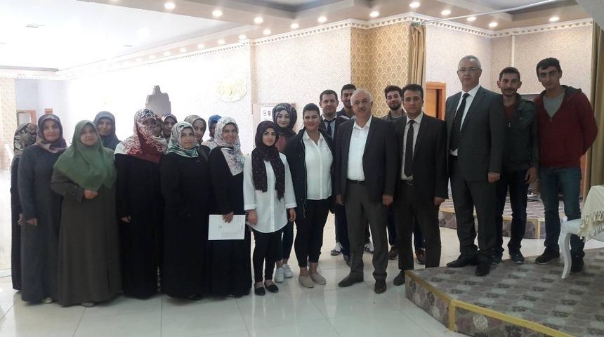 Başarılı olan kursiyerlere sertifikaları verildi