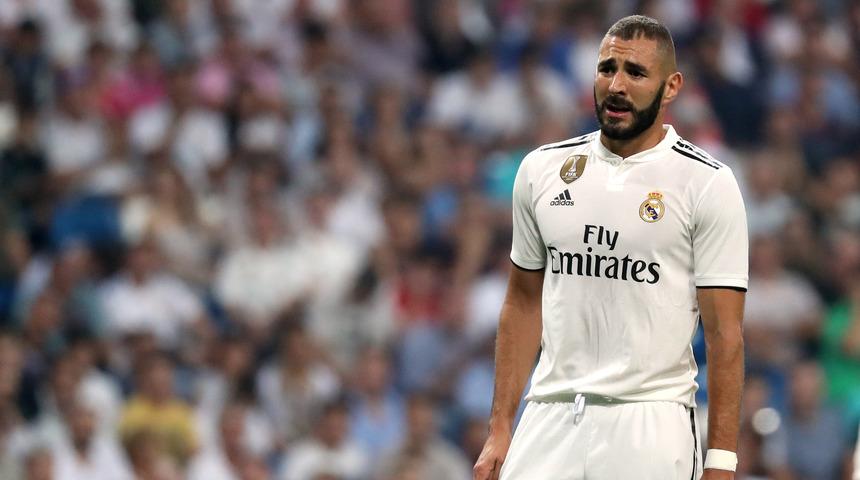 Real Madrid'de Karim Benzema 2 hafta sahalardan uzak kalacak