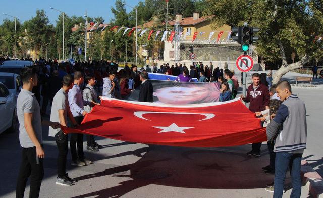 Törende bayılan öğrenciye ilk müdahaleyi sağlık müdürü yaptı