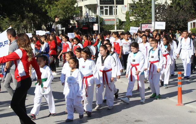 Törende bayılan öğrenciye ilk müdahaleyi sağlık müdürü yaptı