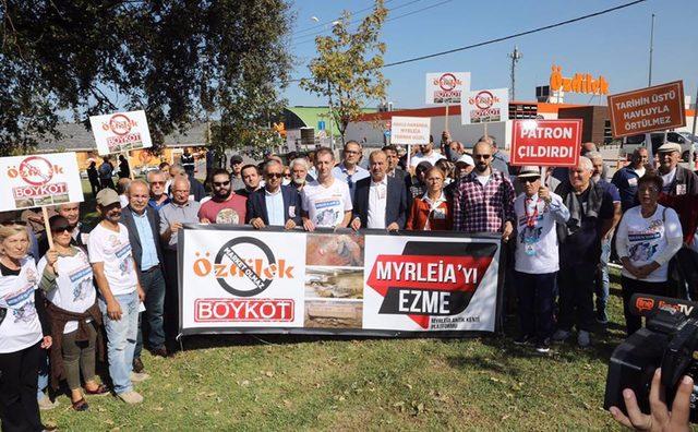 Myrleia antik kenti üzerinde AVM açmaya hazırlanan şirkete protesto