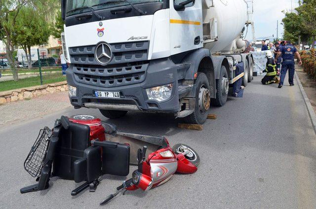 Kazada motosiklet sürücüsü öldü, eşi ağır yaralandı