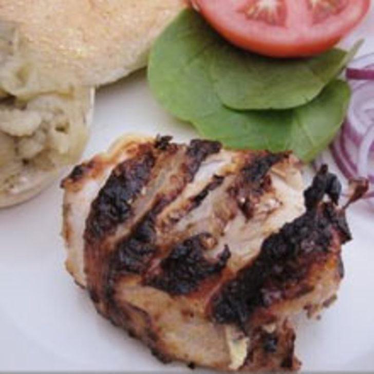 Barbeküde Baharatlı Tavuk