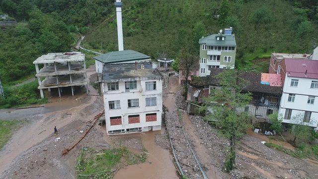 Doğu Karadeniz'de sağanak, sel ve heyelana yol açtı, yollar kapandı (3)