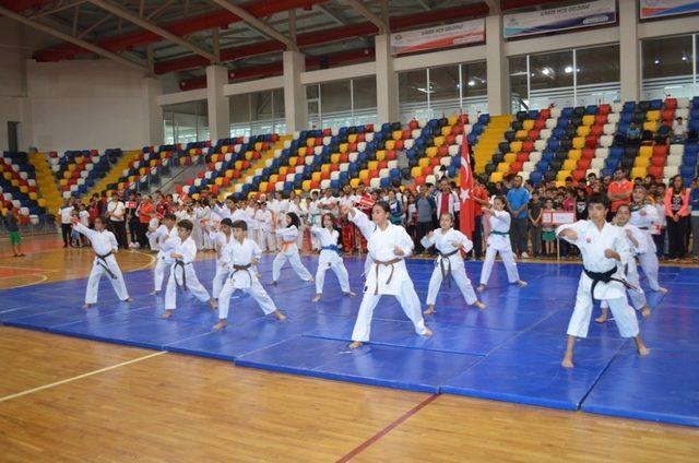 Amatör Spor Haftası tören ile başladı