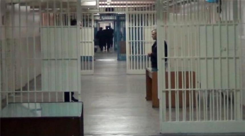 Silivri Cezaevi'nde 'yok artık' dedirten olay: Gardiyan ve hükümlü gece yarısı dışarıp çıkıp, bir paketle geri döndü!