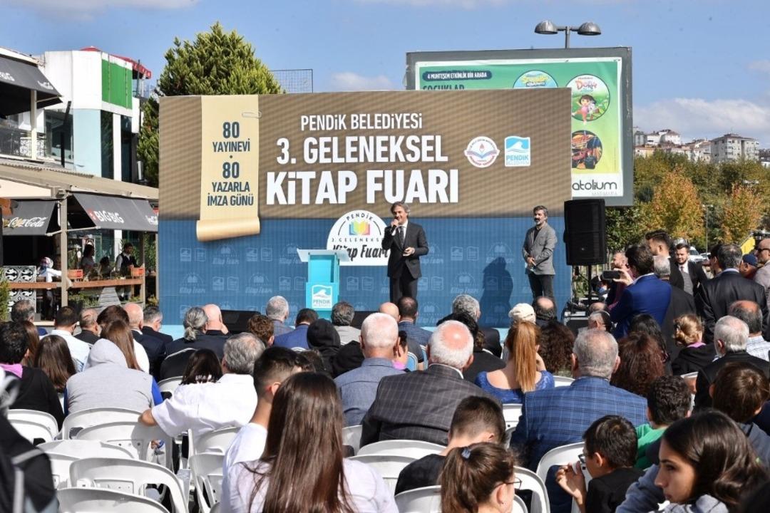 Başkan Demircan Pendik Kitap Fuarı&rsquo;nda okurlarıyla buluştu