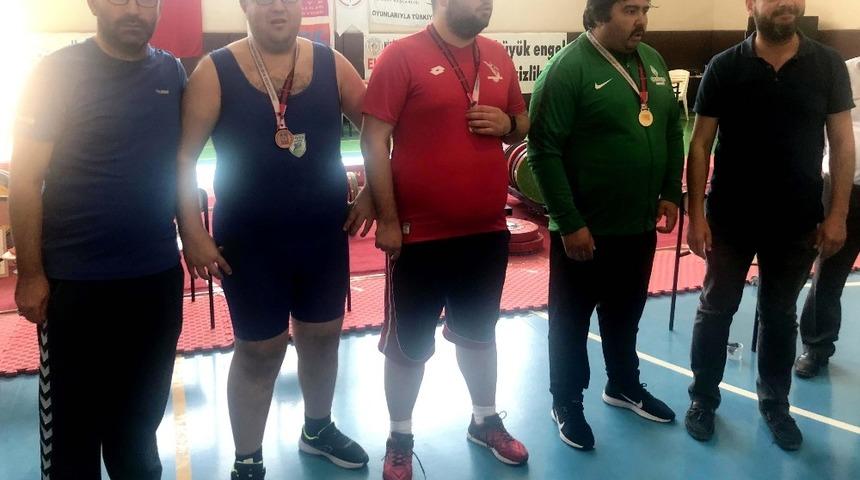 Nil&uuml;fer Belediyesi GESK halterde 4 madalya aldı