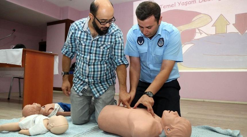 Aksaray Belediyesi personeline uygulamalı &lsquo;Temel Yaşam Desteği&rsquo; eğitimi