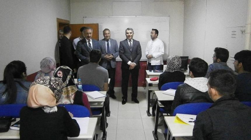 Kaymakam &Ouml;zkan&rsquo;dan kurs ziyareti