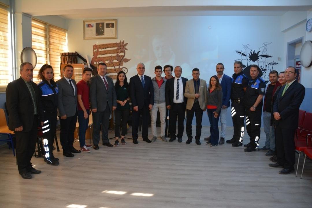 M&uuml;d&uuml;r Ekici&rsquo;den Atat&uuml;rk Anadolu Lisesine ziyaret