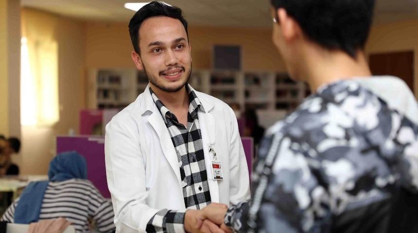 Psikolog Murat Demirci: "Selamlaşmanın azalması gen&ccedil;lerin ruh sağlığını tehdit ediyor"