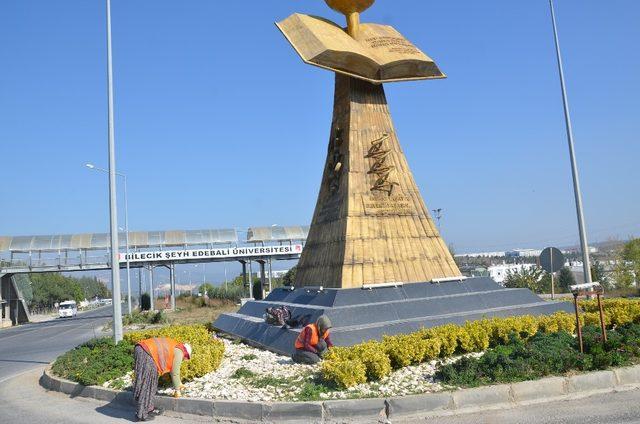 Park ve bahçelerdeki çalışmalarla Bilecek güzelleşiyor