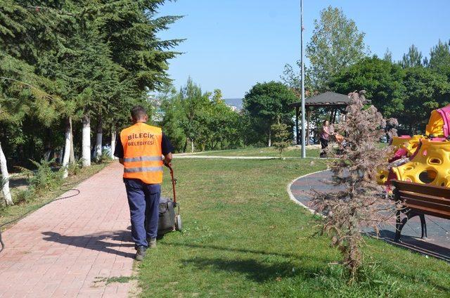 Park ve bahçelerdeki çalışmalarla Bilecek güzelleşiyor