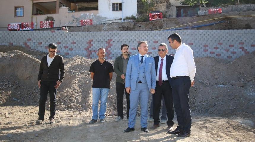 Başkan Vekili &Ouml;zdoğan, Okul Alanında İncelemelerde Bulundu