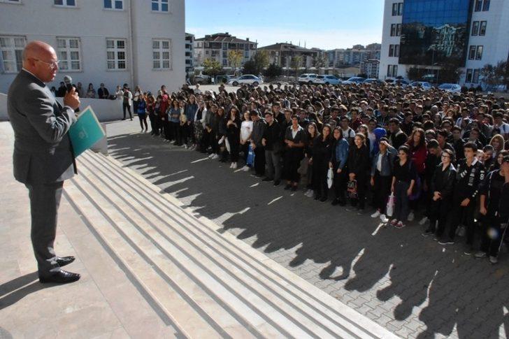 800 kilogram pil toplayan öğrencilere ödül G1