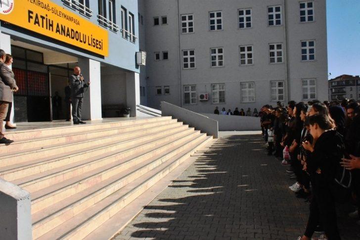 800 kilogram pil toplayan öğrencilere ödül G2