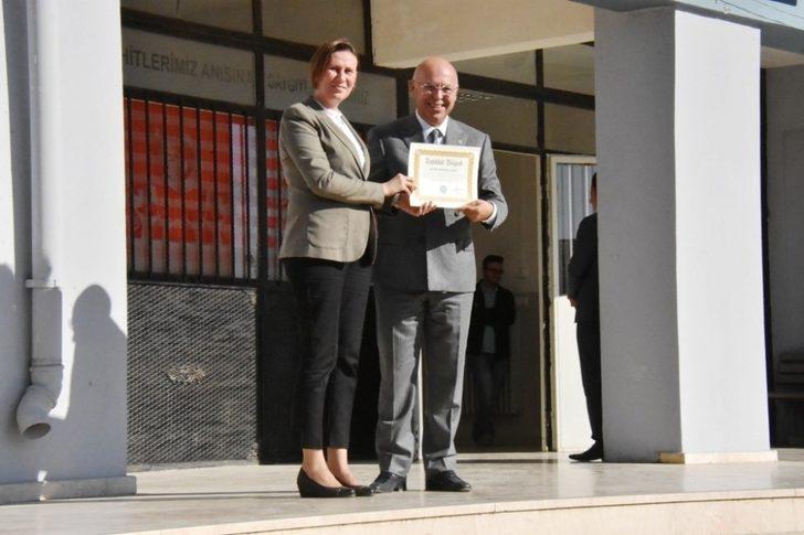 800 kilogram pil toplayan öğrencilere ödül G4