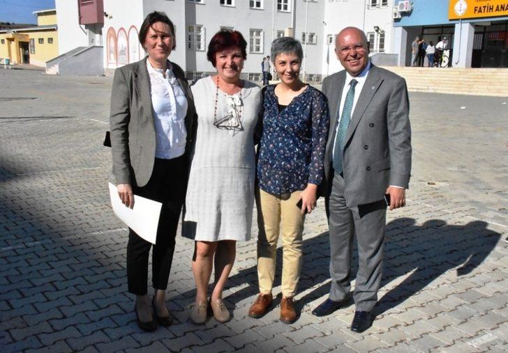 800 kilogram pil toplayan öğrencilere ödül G5