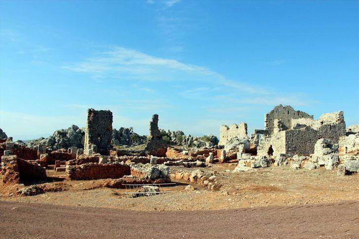 Yabani otların altından 2 bin 200 yıllık antik kent çıktı  G2