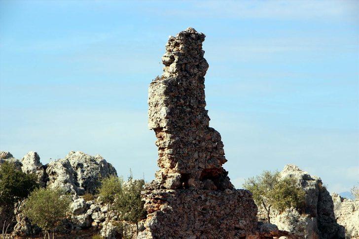 Yabani otların altından 2 bin 200 yıllık antik kent çıktı  G3