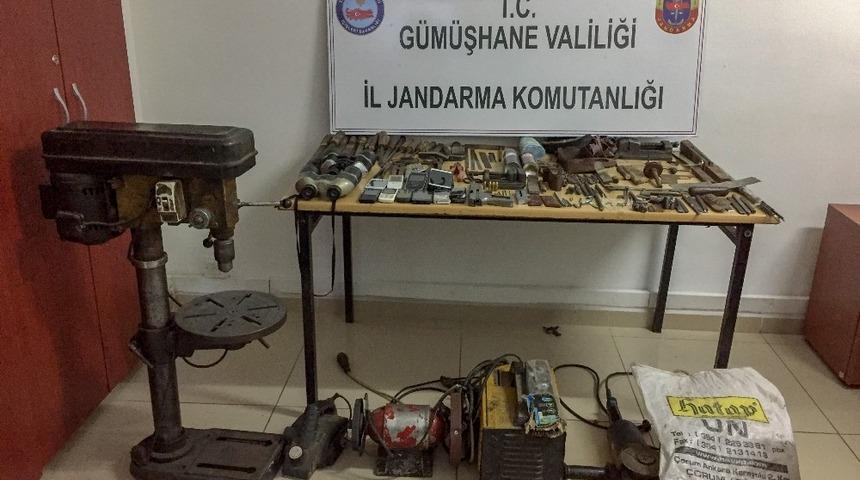 G&uuml;m&uuml;şhane&rsquo;de ka&ccedil;ak silah imalathanesine baskın