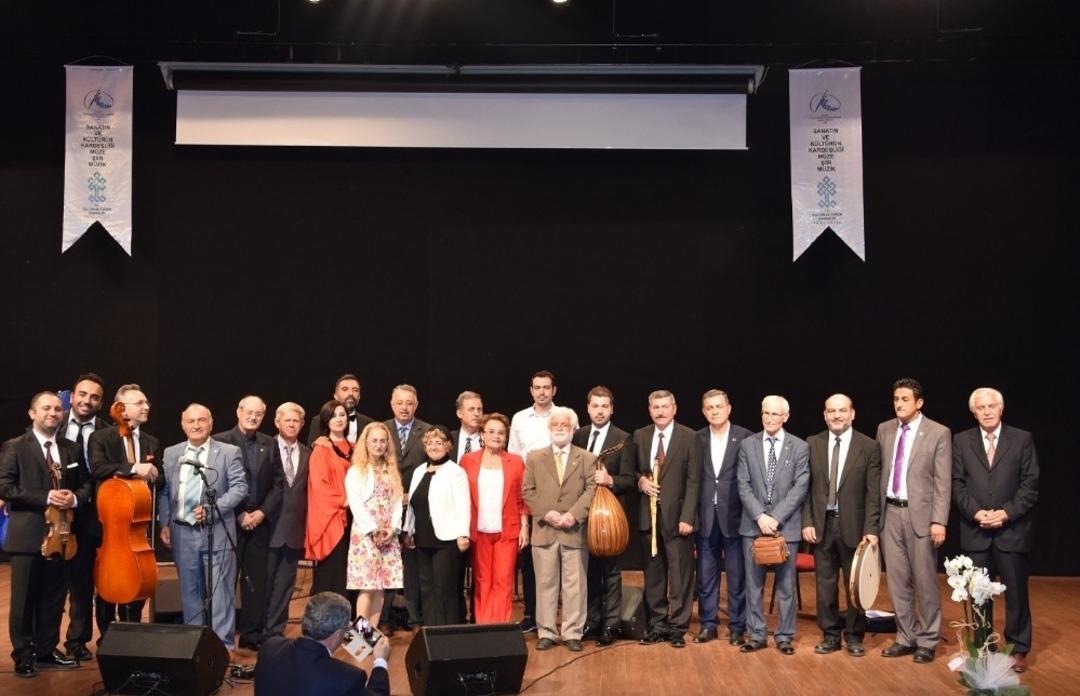 &Ccedil;anakkale&rsquo;de &lsquo;Sanatın ve K&uuml;lt&uuml;r&uuml;n Kardeşliği&rsquo;  şiir ve m&uuml;zik programı