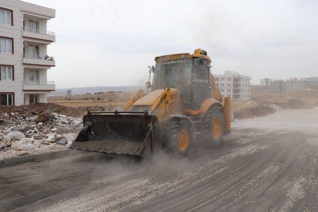 Karaköprü’de yol yapım çalışmaları sürüyor