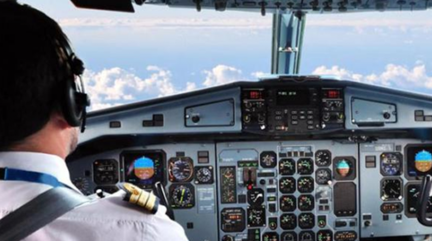 U&ccedil;akta panik anları! 'Yolcumuz kusuyor'