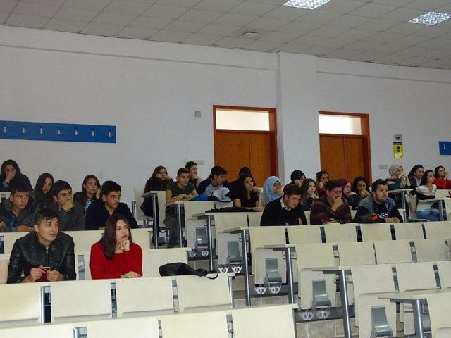 Hisarcık’ta üniversite öğrencileri ‘Mevlid-i Nebi Gençlik Bilgi Yarışması’ hakkında bilgilendirildi