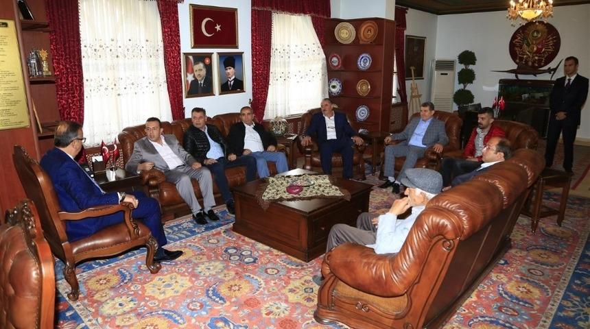 Seçen, halk gününde vatandaşları dinledi