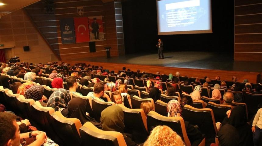 Eğitimci yazardan bilin&ccedil;li aile sunumu