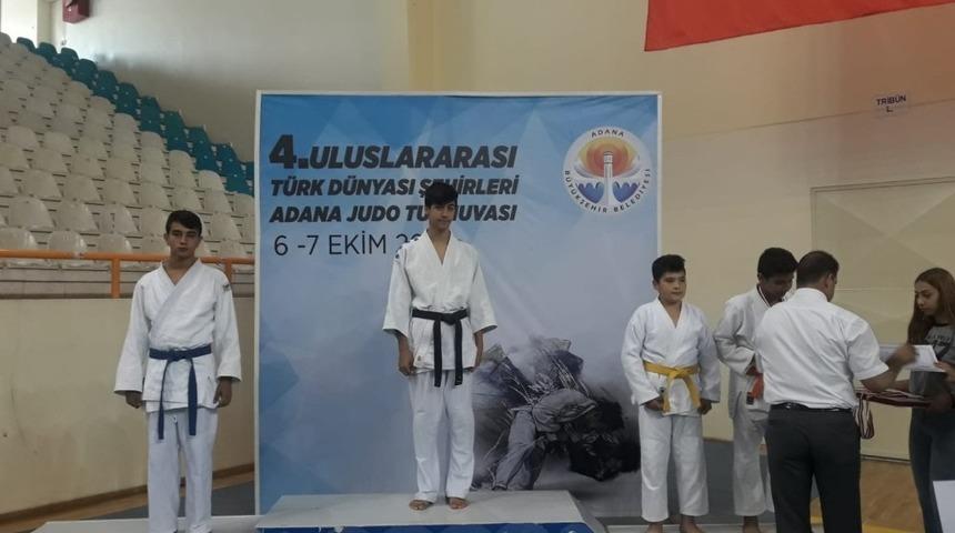 Hataylı judocular derecelerle d&ouml;nd&uuml;