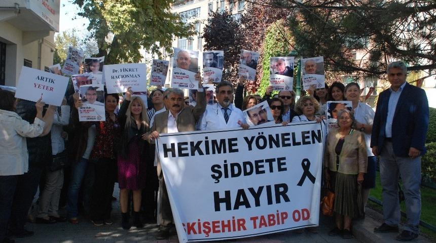 Eskişehir&rsquo;de doktorlar Sağlıkta Şiddet Yasası&rsquo;nın &ccedil;ıkmasını istiyor