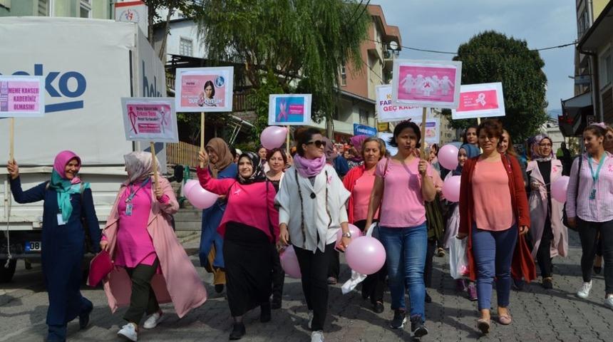 Artvin&rsquo;de kadınlar Meme Kanseri i&ccedil;in y&uuml;r&uuml;d&uuml;