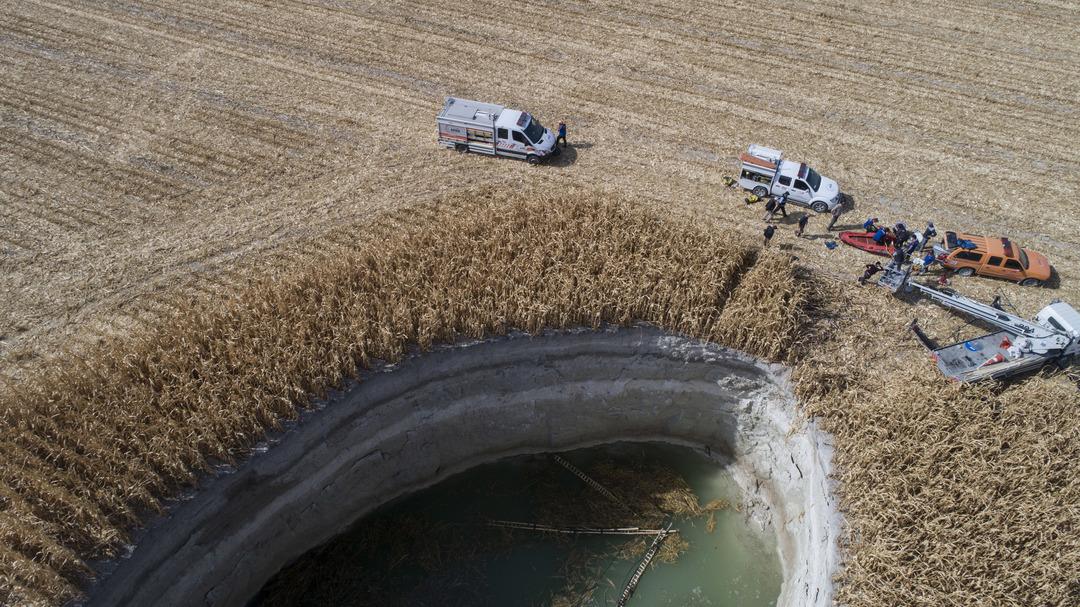30 metrelik dev &ccedil;ukura d&uuml;şm&uuml;şt&uuml;! 51 saat sonra kurtarıldı