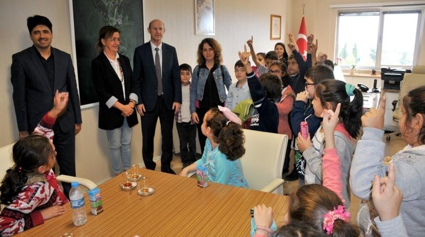 Rekt&ouml;r Yardımcısı Ceyhan minik &ouml;ğrencileri konuk etti