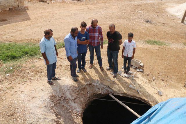 Şanlıurfa'da evin önünde obruk oluştu