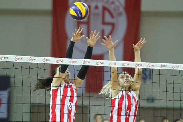 Voleybolda Antalya derbisi