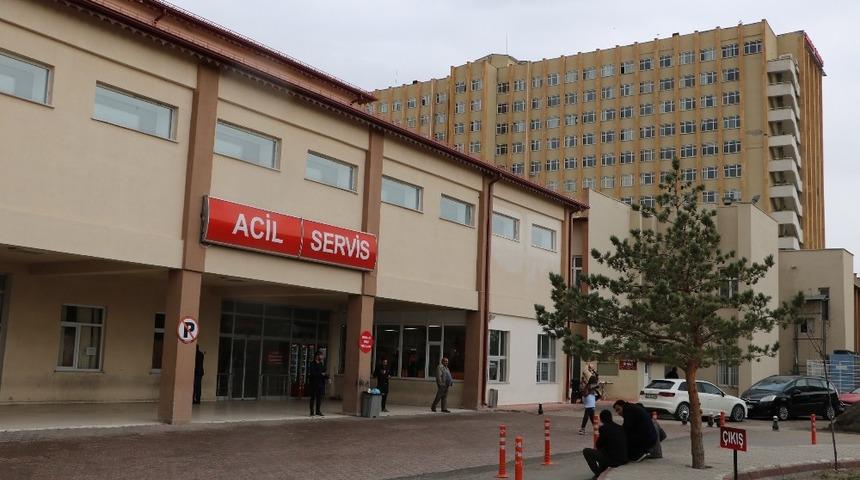 Oyun oynarken balkondan düşen bebek yaralandı