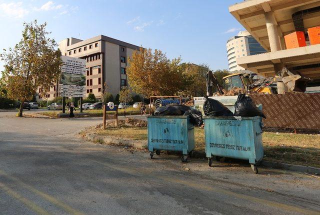 PAÜ’de çöpler yer altına alınıyor