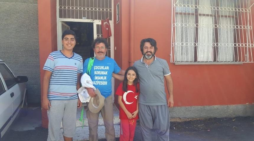 İhtiya&ccedil; sahibi &ccedil;ocuklara dikkat &ccedil;ekmek i&ccedil;in y&uuml;r&uuml;d&uuml;ler