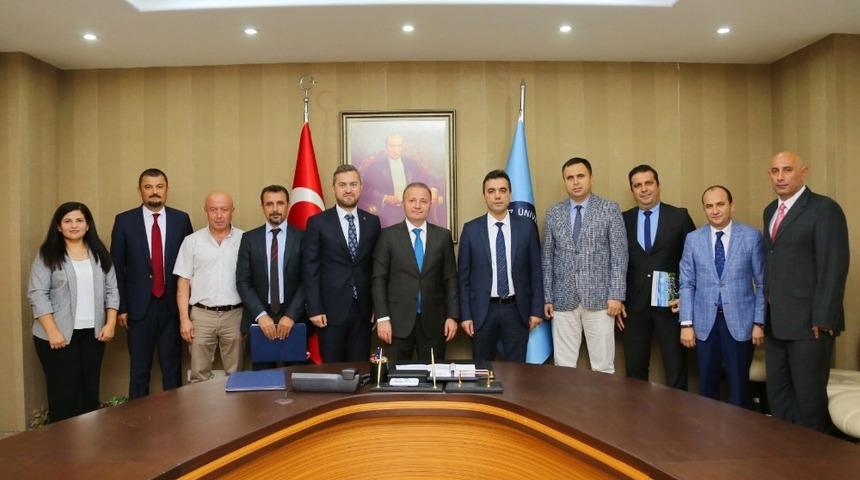 Rekt&ouml;r &Uuml;nal&rsquo;dan &ouml;ğretim &uuml;yelerine teşekk&uuml;r belgesi