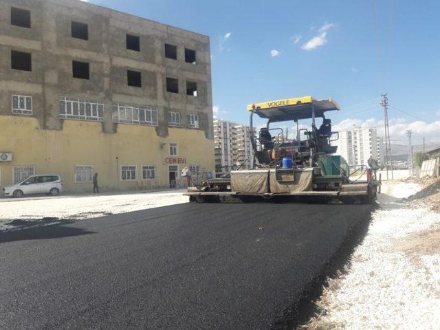 Yunus Emre Mahallesinde asfalt çalışması yapıldı