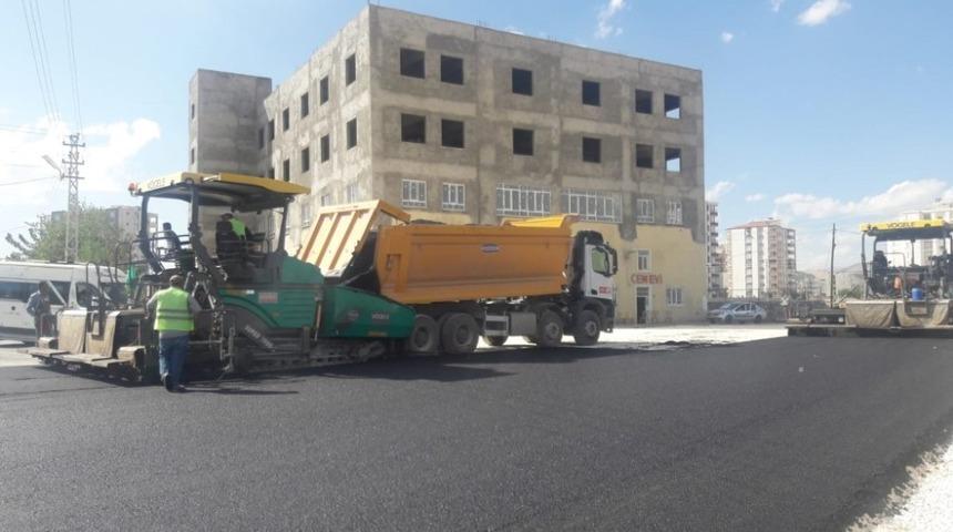 Yunus Emre Mahallesinde asfalt &ccedil;alışması yapıldı