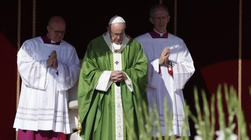 Papa &ccedil;ocuk istismarı skandalından şeytanı sorumlu tuttu
